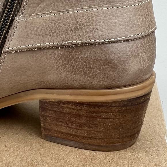 NWOB Steve Madden Kendall Ankle Booties Stone Beige sz 7 Leather Almond Toe Side - Picture 4 of 8